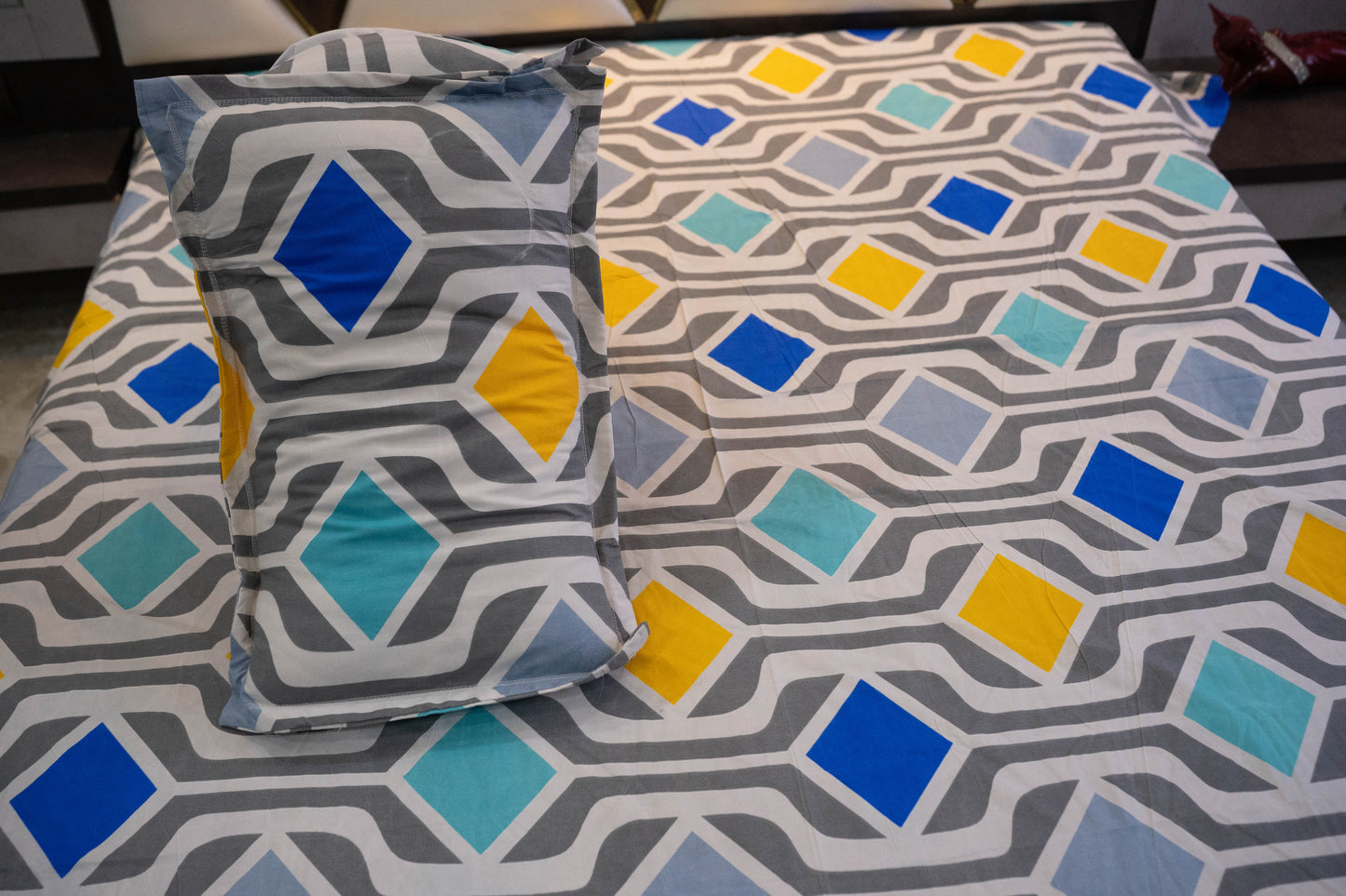 wsoko 300tc Soft Cotton Bedsheet for Double Bed, Size 90x100 inches with 2 Large Size Pillow Covers